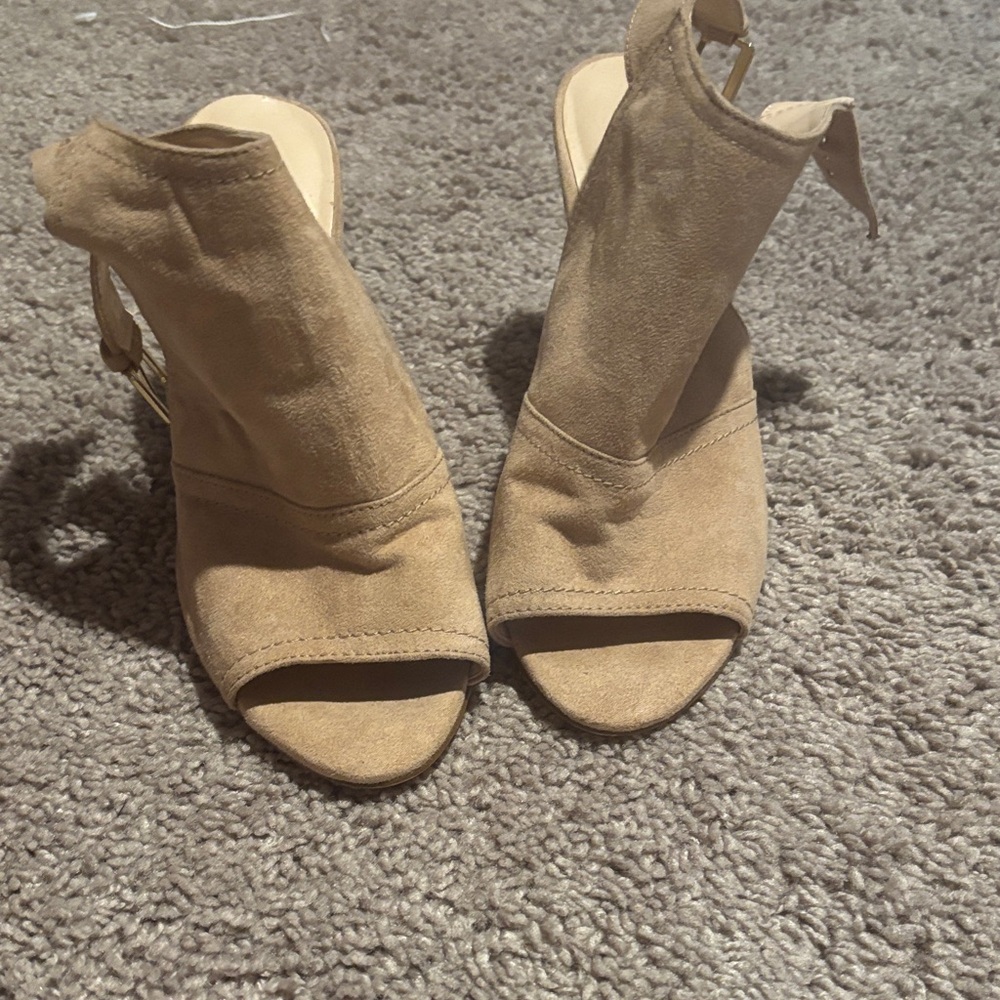 Nine West Tan Women's Open-Toe Mules